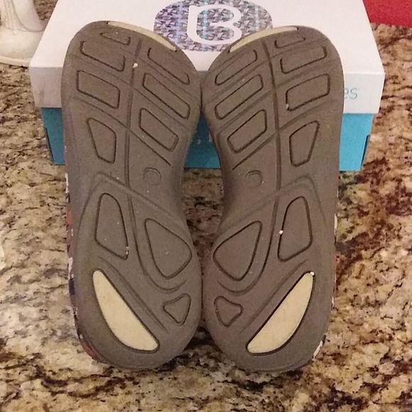 *0317 Bzees Lipstick Slip Ons - Picture 7 of 8